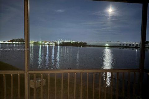 Купить кондоминиум в Майами-Лейкс, Флорида 2 спальни, 101.26м2, № 2006490 - фото 25