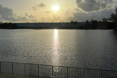 Купить кондоминиум в Майами-Лейкс, Флорида 2 спальни, 101.26м2, № 2006490 - фото 24