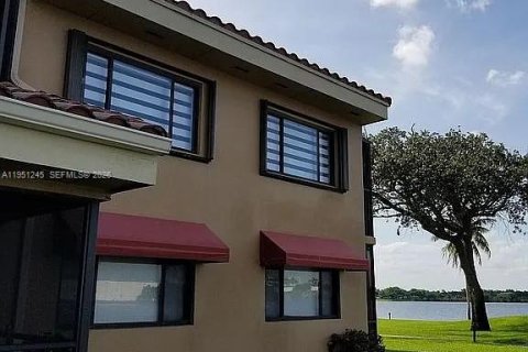 Купить кондоминиум в Майами-Лейкс, Флорида 2 спальни, 101.26м2, № 2006490 - фото 21