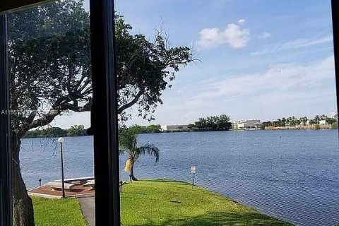 Купить кондоминиум в Майами-Лейкс, Флорида 2 спальни, 101.26м2, № 2006490 - фото 5