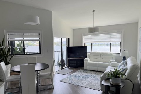Condominio en Miami Lakes, Florida, 2 dormitorios № 2006490