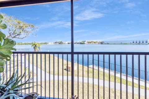 Купить кондоминиум в Майами-Лейкс, Флорида 2 спальни, 101.26м2, № 2006490 - фото 29