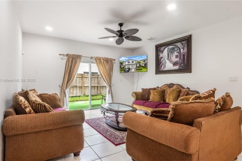 House in Homestead, Florida 5 bedrooms, 269.88 sq.m. № 1846112 - photo 20