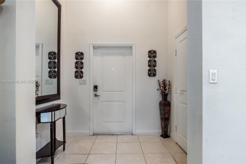 House in Homestead, Florida 5 bedrooms, 269.88 sq.m. № 1846112 - photo 7