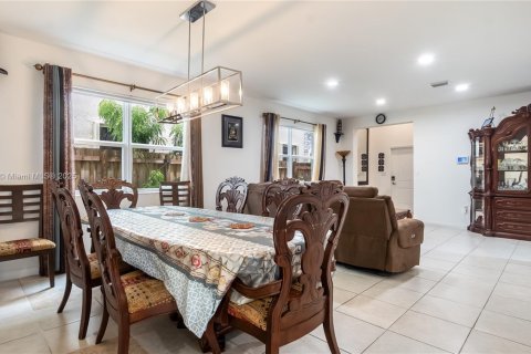 House in Homestead, Florida 5 bedrooms, 269.88 sq.m. № 1846112 - photo 10