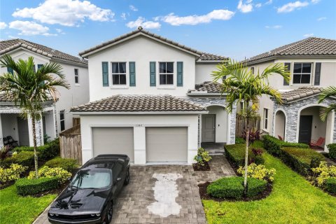 House in Homestead, Florida 5 bedrooms, 269.88 sq.m. № 1846112 - photo 2