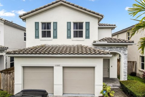 House in Homestead, Florida 5 bedrooms, 269.88 sq.m. № 1846112 - photo 1