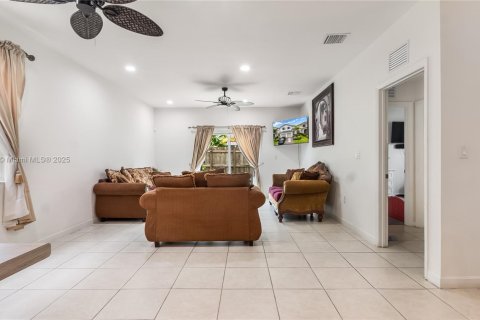 House in Homestead, Florida 5 bedrooms, 269.88 sq.m. № 1846112 - photo 19