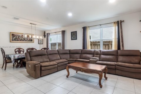 House in Homestead, Florida 5 bedrooms, 269.88 sq.m. № 1846112 - photo 9