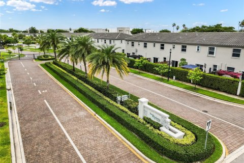 House in Homestead, Florida 5 bedrooms, 269.88 sq.m. № 1846112 - photo 4
