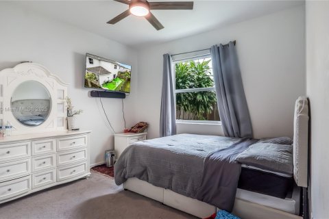 House in Homestead, Florida 5 bedrooms, 269.88 sq.m. № 1846112 - photo 11