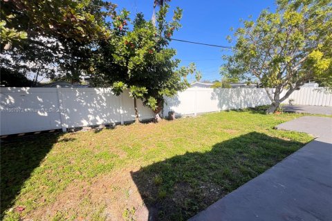 Снять в аренду виллу или дом в Катлер-Бей, Флорида 3 спальни, 116.87м2, № 1967727 - фото 22