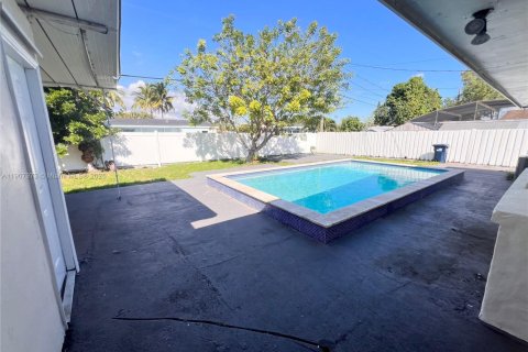 Снять в аренду виллу или дом в Катлер-Бей, Флорида 3 спальни, 116.87м2, № 1967727 - фото 18