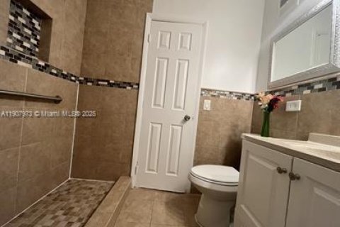 Снять в аренду виллу или дом в Катлер-Бей, Флорида 3 спальни, 116.87м2, № 1967727 - фото 10