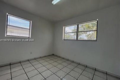 Снять в аренду виллу или дом в Катлер-Бей, Флорида 3 спальни, 116.87м2, № 1967727 - фото 7