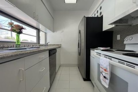 Снять в аренду виллу или дом в Катлер-Бей, Флорида 3 спальни, 116.87м2, № 1967727 - фото 3