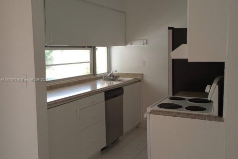 Снять в аренду виллу или дом в Катлер-Бей, Флорида 3 спальни, 116.87м2, № 1967727 - фото 4