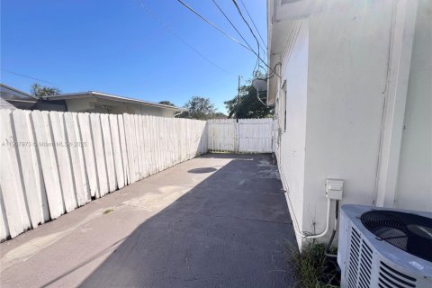 Снять в аренду виллу или дом в Катлер-Бей, Флорида 3 спальни, 116.87м2, № 1967727 - фото 23