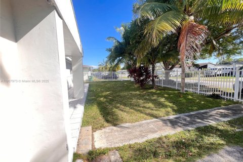 Снять в аренду виллу или дом в Катлер-Бей, Флорида 3 спальни, 116.87м2, № 1967727 - фото 20