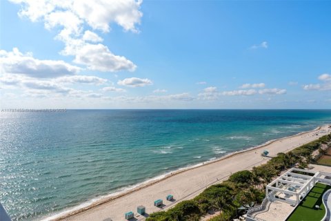 Condo in Miami Beach, Florida, 2 bedrooms  № 1953372 - photo 21