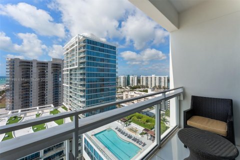 Condo in Miami Beach, Florida, 2 bedrooms  № 1953372 - photo 18
