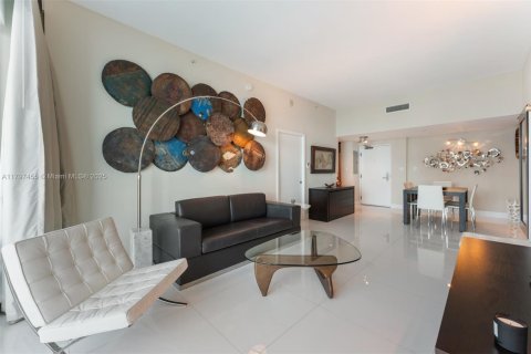 Condo in Miami Beach, Florida, 2 bedrooms  № 1953372 - photo 9