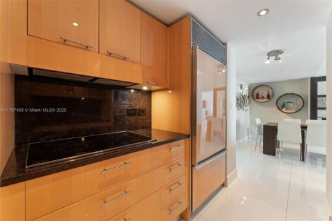 Condo in Miami Beach, Florida, 2 bedrooms  № 1953372 - photo 14
