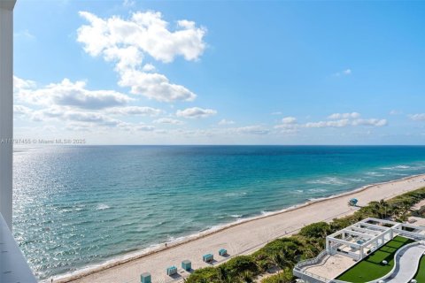 Condo in Miami Beach, Florida, 2 bedrooms  № 1953372 - photo 19