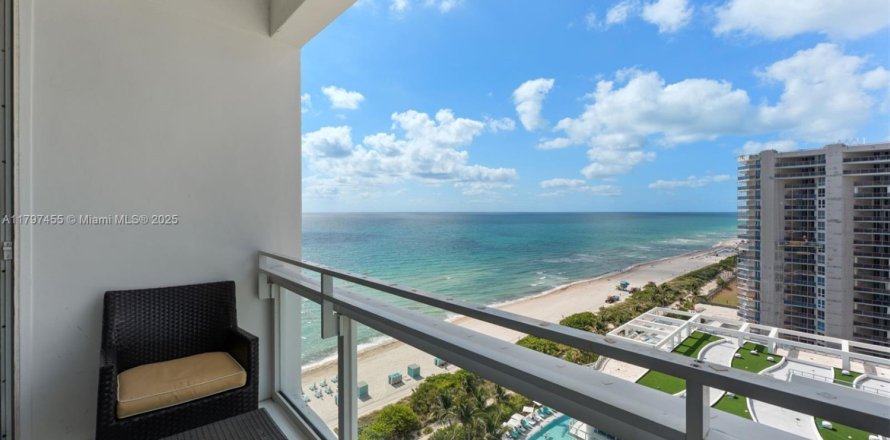 Condo in Miami Beach, Florida, 2 bedrooms  № 1953372