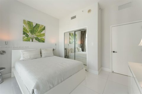 Condo in Miami Beach, Florida, 2 bedrooms  № 1953372 - photo 16