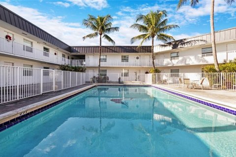 Condo in Fort Lauderdale, Florida, 2 bedrooms  № 1172359 - photo 1