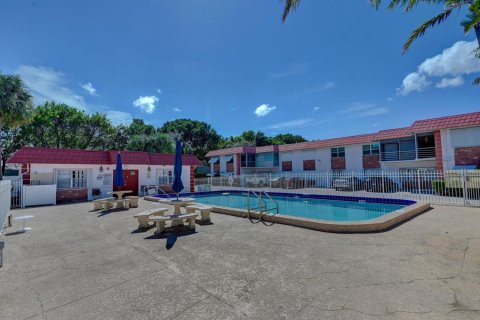 Condominio en alquiler en Pompano Beach, Florida, 2 dormitorios, 79.9 m2 № 1188497 - foto 1