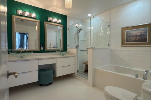 Condominio en venta en Aventura, Florida, 2 dormitorios, 102.38 m2 № 1863235 - foto 4