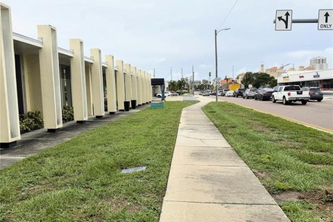 Commercial property in Clearwater, Florida 104.05 sq.m. № 2280367
