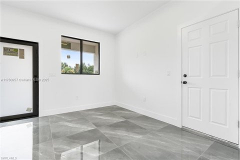 House in Lehigh Acres, Florida 3 bedrooms № 1860483 - photo 13