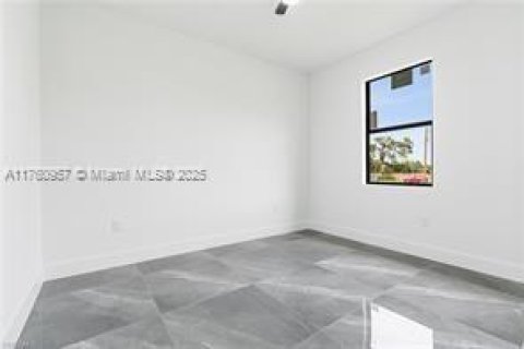 House in Lehigh Acres, Florida 3 bedrooms № 1860483 - photo 6