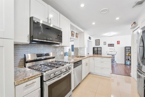 Villa ou maison à vendre à Sunrise, Floride: 4 chambres, 136.57 m2 № 2420806 - photo 6