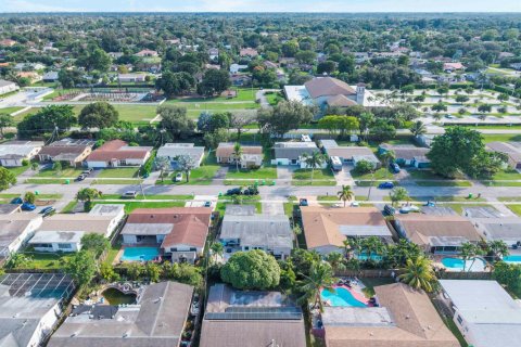 Villa ou maison à vendre à Sunrise, Floride: 4 chambres, 136.57 m2 № 2420806 - photo 22