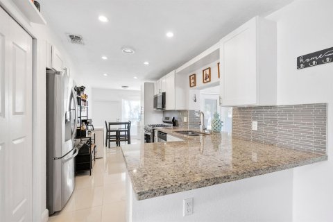 Villa ou maison à vendre à Sunrise, Floride: 4 chambres, 136.57 m2 № 2420806 - photo 7