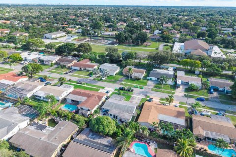 Villa ou maison à vendre à Sunrise, Floride: 4 chambres, 136.57 m2 № 2420806 - photo 21