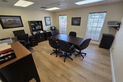 Immobilier commercial à vendre à Tamarac, Floride № 1786585 - photo 25