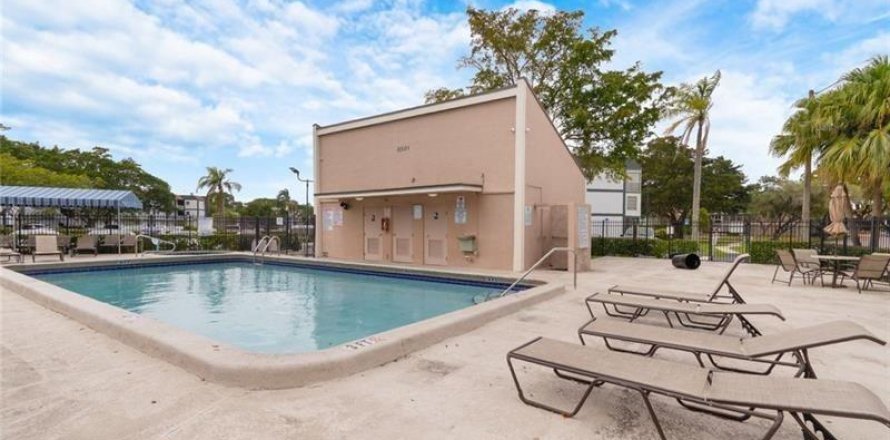 Condo in Tamarac, Florida, 2 bedrooms  № 1182241