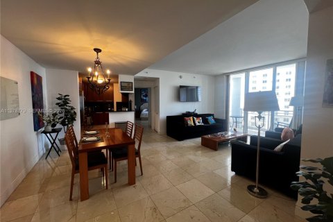Condominio en alquiler en Miami, Florida, 1 dormitorio, 95.78 m2 № 2079104 - foto 2