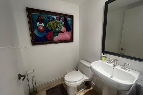 Condominio en alquiler en Miami, Florida, 1 dormitorio, 95.78 m2 № 2079104 - foto 3
