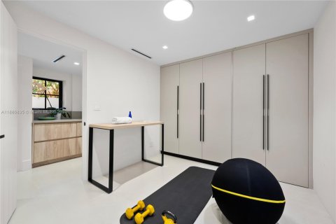 House in Miami Beach, Florida 5 bedrooms, 436.36 sq.m. № 1955187 - photo 22