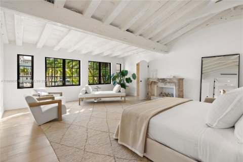 House in Miami Beach, Florida 5 bedrooms, 436.36 sq.m. № 1955187 - photo 25