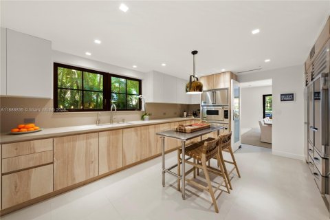 House in Miami Beach, Florida 5 bedrooms, 436.36 sq.m. № 1955187 - photo 18
