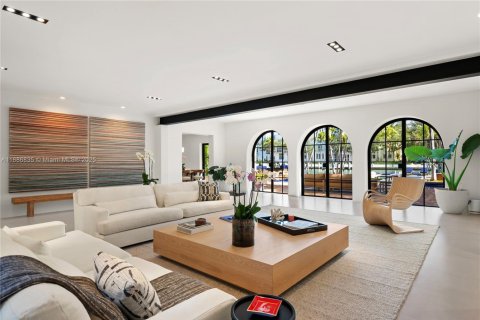 House in Miami Beach, Florida 5 bedrooms, 436.36 sq.m. № 1955187 - photo 7