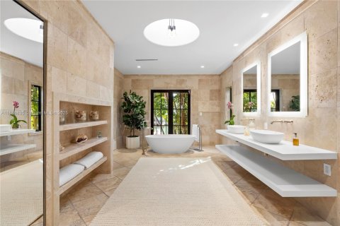 House in Miami Beach, Florida 5 bedrooms, 436.36 sq.m. № 1955187 - photo 27