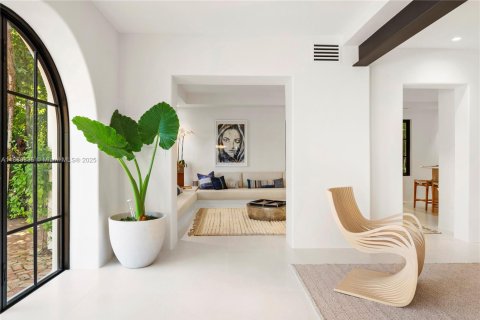 House in Miami Beach, Florida 5 bedrooms, 436.36 sq.m. № 1955187 - photo 11